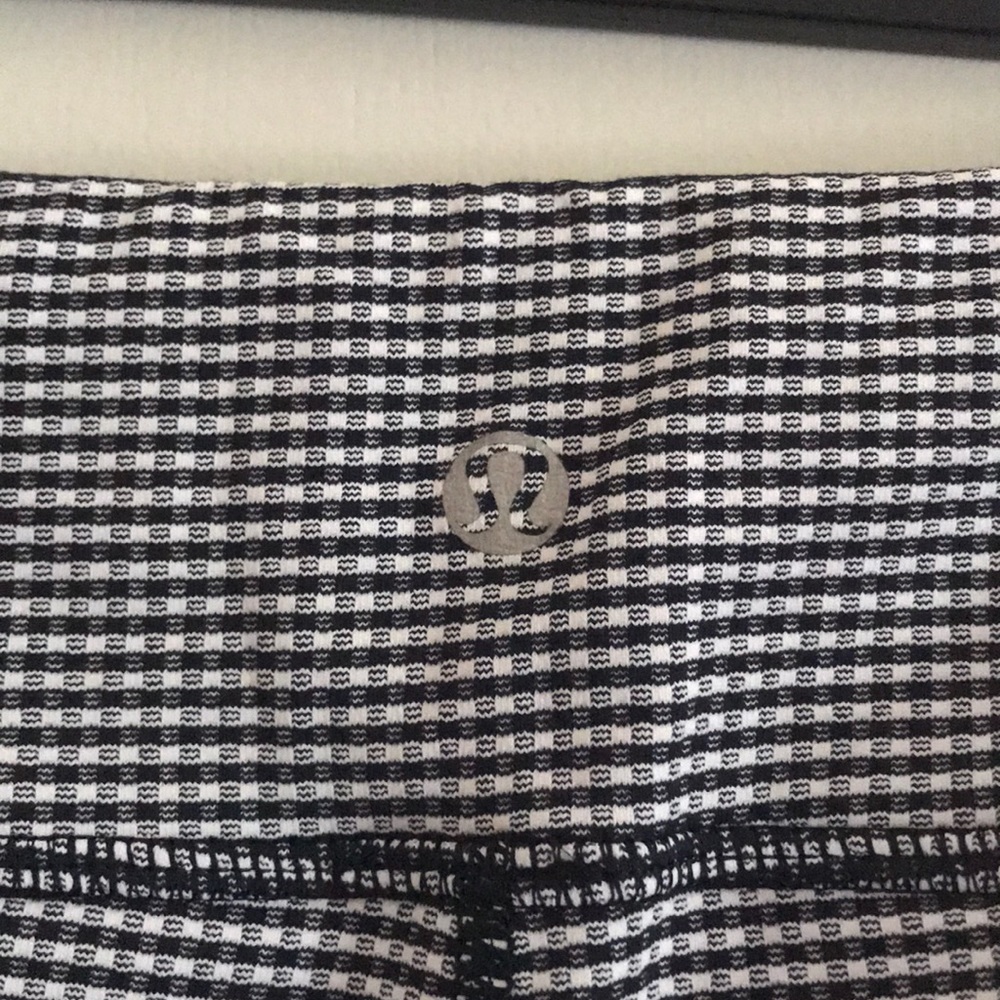 Lululemon - Picture 3 of 3